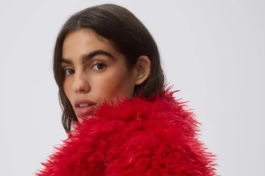 Prosinac je odjeven u crveno: Ovih 15 komada vrijedi imati u ormaru