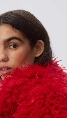 Prosinac je odjeven u crveno: Ovih 15 komada vrijedi imati u ormaru