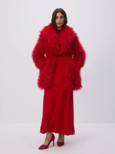 Prosinac je odjeven u crveno: Ovih 15 komada vrijedi imati u ormaru