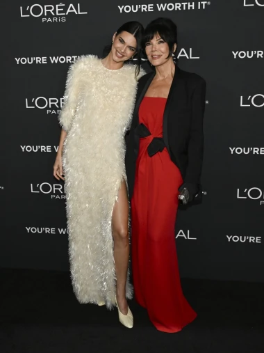 Blagdanski glamur obitelji Jenner: Kendall i Kris oduševile na crvenom tepihu L'Oréala
