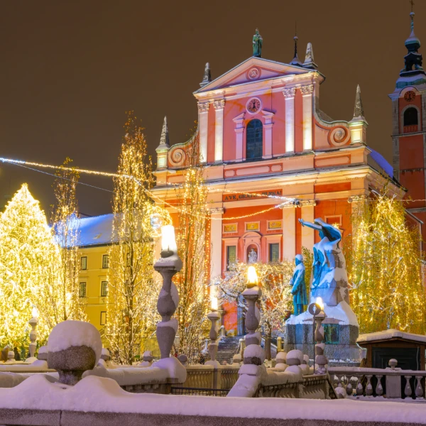 Advent u Ljubljani 2025: Vodič kroz čaroliju svjetla, okusa i glazbe