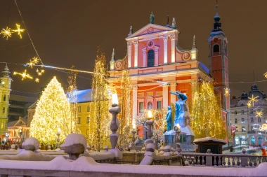 Advent u Ljubljani 2025: Vodič kroz čaroliju svjetla, okusa i glazbe