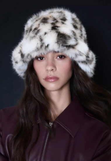 Najšarmantniji zimski trend se vraća: Pronašli smo najljepše kape od umjetnog krzna