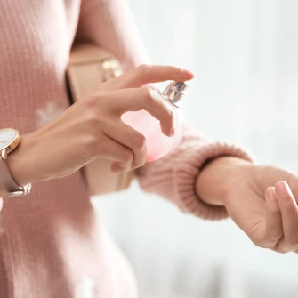 Mirisi koji su definirali 2025: Ovo je 13 najtraženijih ženskih parfema