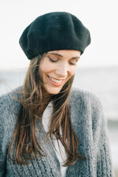 Kako spriječiti o&scaron;tećenje i elektricitet kose uz svakodnevno no&scaron;enje kape?