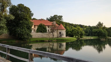 Dvorac Otočec: Bajkovita oaza povijesti i gastronomije na samo pola sata od Zagreba