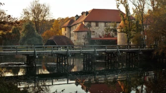 Dvorac Otočec: Bajkovita oaza povijesti i gastronomije na samo pola sata od Zagreba