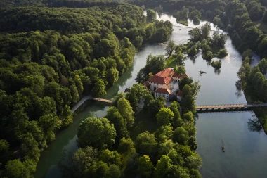 Dvorac Otočec: Bajkovita oaza povijesti i gastronomije na samo pola sata od Zagreba