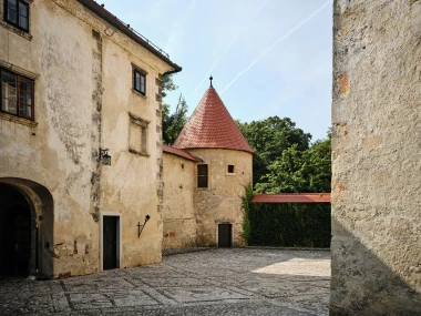 Dvorac Otočec: Bajkovita oaza povijesti i gastronomije na samo pola sata od Zagreba