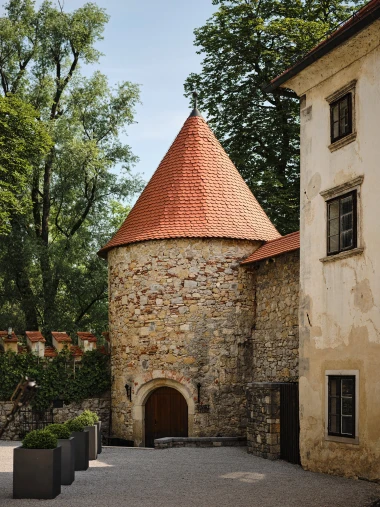 Dvorac Otočec: Bajkovita oaza povijesti i gastronomije na samo pola sata od Zagreba