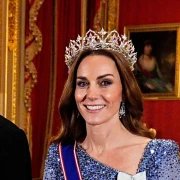 Uvijek elegantna Kate Middleton očarala u plavim izdanjima, a nosila je i poseban detalj