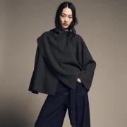 Nakon kaputa, puloveri sa &scaron;alom ističu se kao hit zimske sezone