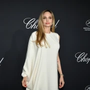 Pantone boja 2026. je Cloud Dancer. Pogledajte kako je nose slavne ljepotice