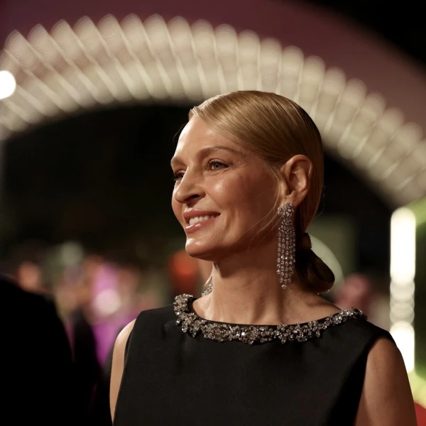 Uma Thurman u elegantnom izdanju: Neosporni dokaz da je crna haljina vječni klasik