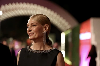 Uma Thurman u elegantnom izdanju: Neosporni dokaz da je crna haljina vječni klasik