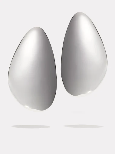 Chic i efektno: Oversized srebrne naušnice za blagdansku eleganciju