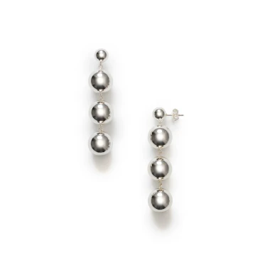 Chic i efektno: Oversized srebrne naušnice za blagdansku eleganciju