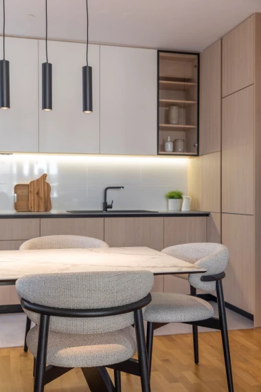 Vodič Mirjane Mikulec za staklo u kuhinjama – inspirirajte se svježim idejama