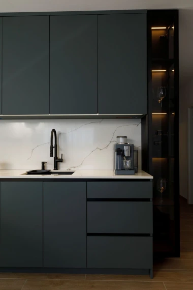 Vodič Mirjane Mikulec za staklo u kuhinjama – inspirirajte se svježim idejama