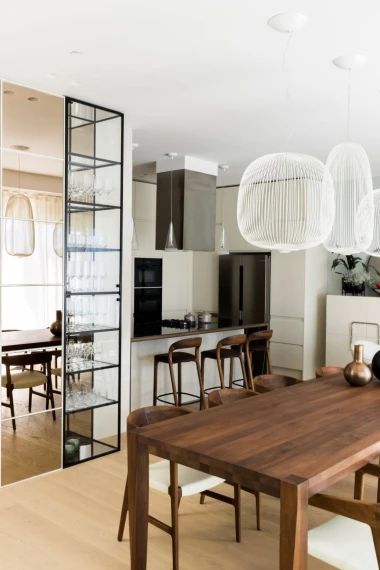 Vodič Mirjane Mikulec za staklo u kuhinjama – inspirirajte se svježim idejama