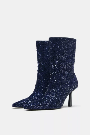 Svečani prosinac u znaku šljokica: Komadi koji će podići svaki outfit