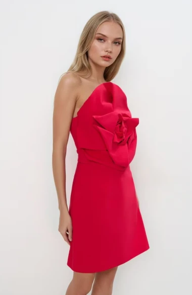 Crveno kao ljubav: Izdvojili smo 15 crvenih haljina koje morate imati ove blagdane