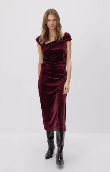 Crveno kao ljubav: Izdvojili smo 15 crvenih haljina koje morate imati ove blagdane