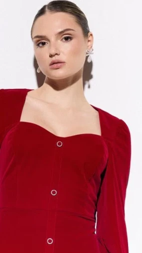 Crveno kao ljubav: Izdvojili smo 15 crvenih haljina koje morate imati ove blagdane