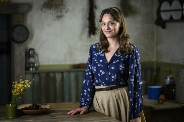 Pastelne boje, točkice i valovi u kosi: Ove trendove 50-ih obožavamo i danas