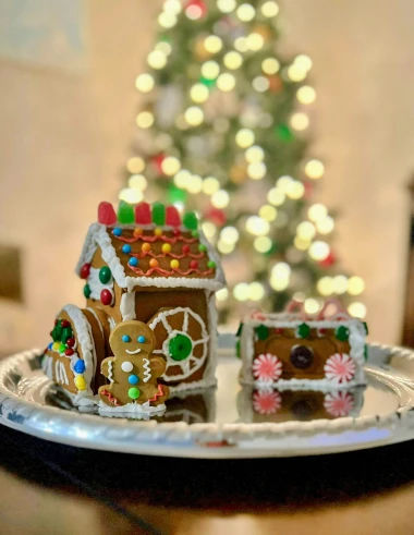 Kućica od medenjaka: Vodič za izradu savršenog blagdanskog ukrasa