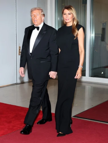 Melania Trump u crnom izdanju zasjenila sve na dodjeli nagrada Kennedy Centra