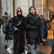 Samouvjereni par prošetao špicom u efektnim izdanjima koja želimo kopirati