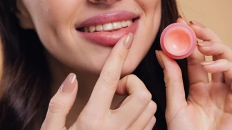 Vodič za njegu ispucalih usana: Trikovi za savr&scaron;eno mekane i hidratizirane usne