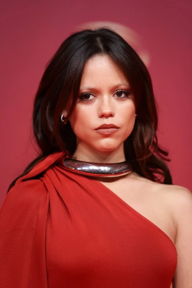 Vatrena elegancija Jenne Ortege: Crvenom Lanvin haljinom zatvorila Film festival u Marakešu