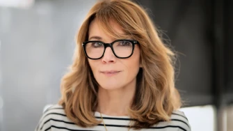 Anti-age serumi: Koji sastojci zaista djeluju nakon 40-e i kako ih koristiti?