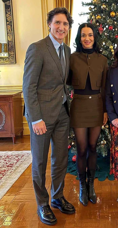 Katy Perry promašila outfit za diplomatski ručak: Izgleda kao da ju je Trudeau pozvao u zadnji čas