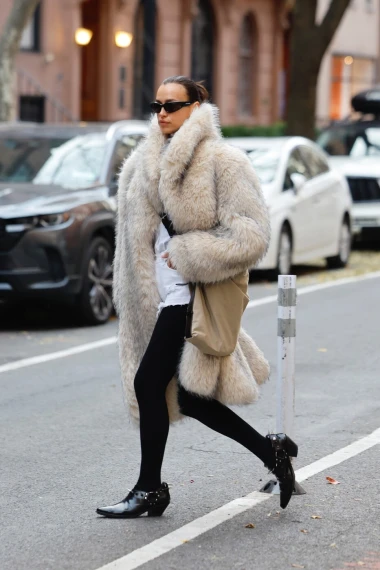 U zagrljaju krzna: Irina Shayk pretvorila ulice New Yorka u vlastitu modnu pistu