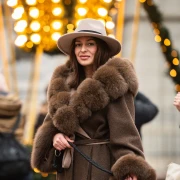 Brineta sa špice oduševila predivnim kaputom i najslađim dodatkom