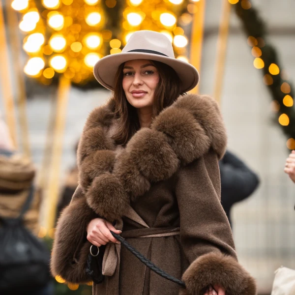 Brineta sa špice oduševila predivnim kaputom i najslađim dodatkom