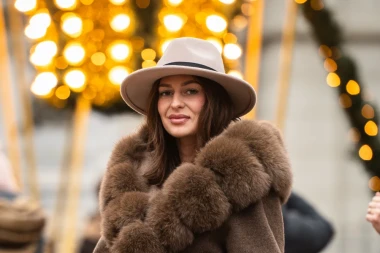 Brineta sa špice oduševila predivnim kaputom i najslađim dodatkom