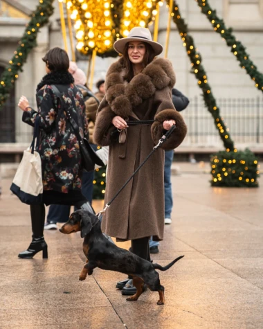 Brineta sa špice oduševila predivnim kaputom i najslađim dodatkom