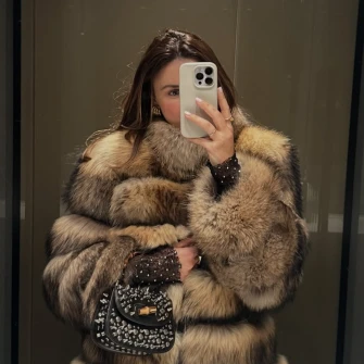 Anita Dujić u prekrasnoj bundi pokazala cool dodatak: Ovakva Gucci torbica košta par tisuća eura