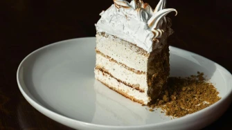 Trostruki užitak: Recept za kremasti blagdanski kolač koji će svi obožavati