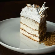 Trostruki užitak: Recept za kremasti blagdanski kolač koji će svi obožavati