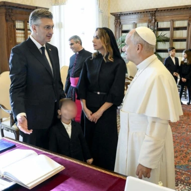 Kraljica elegancije i odmjerenosti: Najbolja izdanja Ane Maslać Plenković