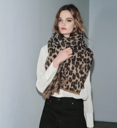 &Scaron;armantni modni dodatak: Topli &scaron;alovi koje ćemo ove zime viđati posvuda