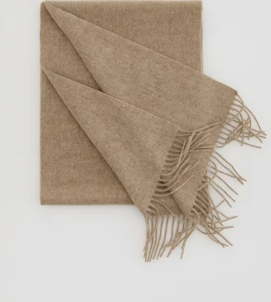 &Scaron;armantni modni dodatak: Topli &scaron;alovi koje ćemo ove zime viđati posvuda