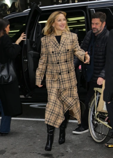 Karirano je opet in: Evo kako popularan uzorak nosi Kate Hudson