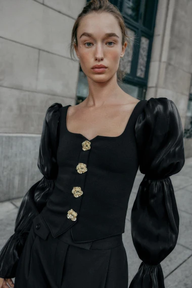 Najljep&scaron;e blagdanske bluze i topovi: U trenu podižu i najjednostavnije kombinacije