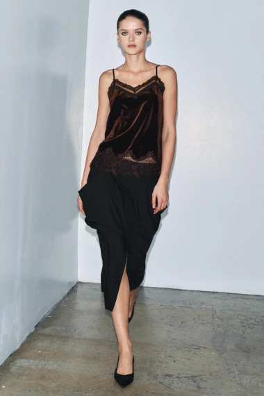 Najljep&scaron;e blagdanske bluze i topovi: U trenu podižu i najjednostavnije kombinacije